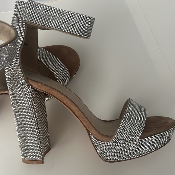 Wishbone Rhinestone shoes/ heels - Picture 3 of 5